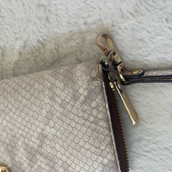 Michael Kors snake print large zip around Wallet GUC - Picture 12 of 13